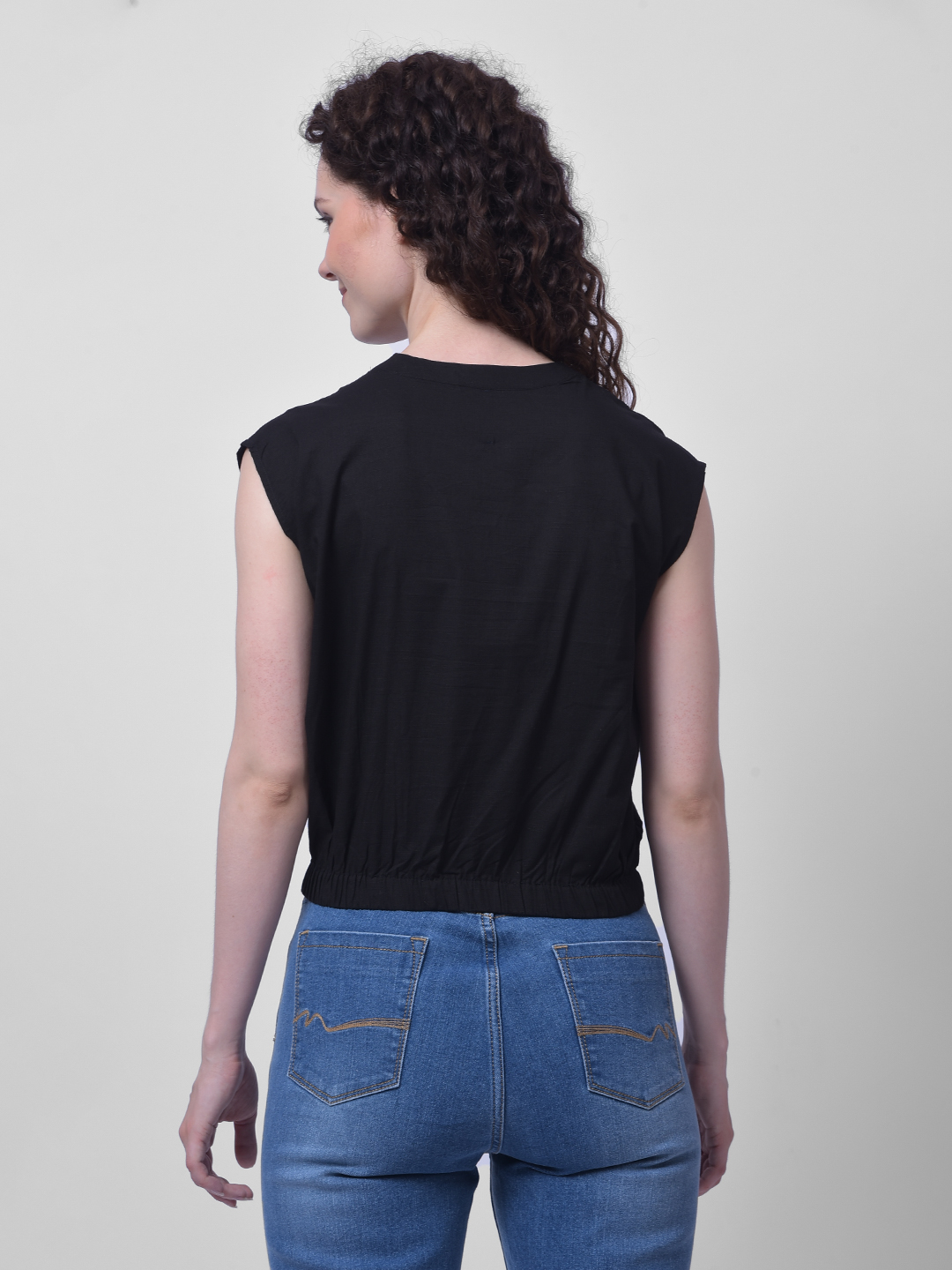 Numero Uno Women Black Sleeveless V-Neck Crop Top